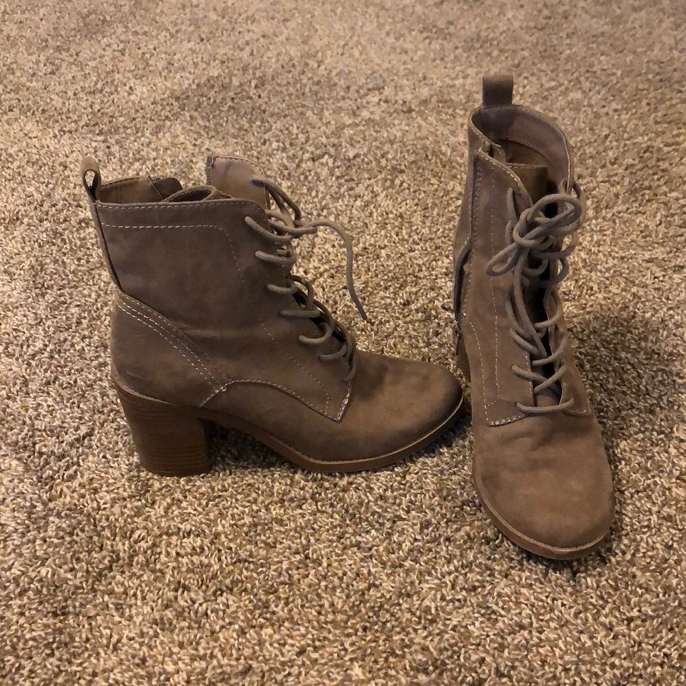 Size 8 tie up boot